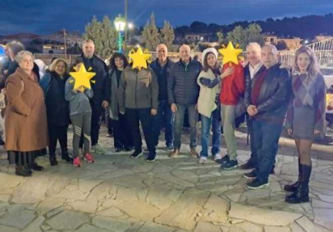 Φωταγώγηση Χριστουγεννιάτικου Δέντρου στο Ισθμίων με τη συμμετοχή του Σωματείου ΦΑΣΜΑ